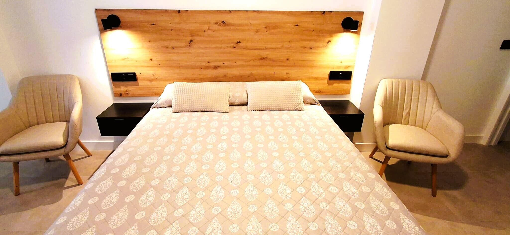 1 dormitorio, tabla de planchar con plancha, cuna de viaje y wifi