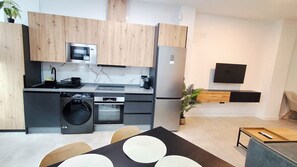 Réfrigérateur, micro-ondes, four, plaque de cuisson