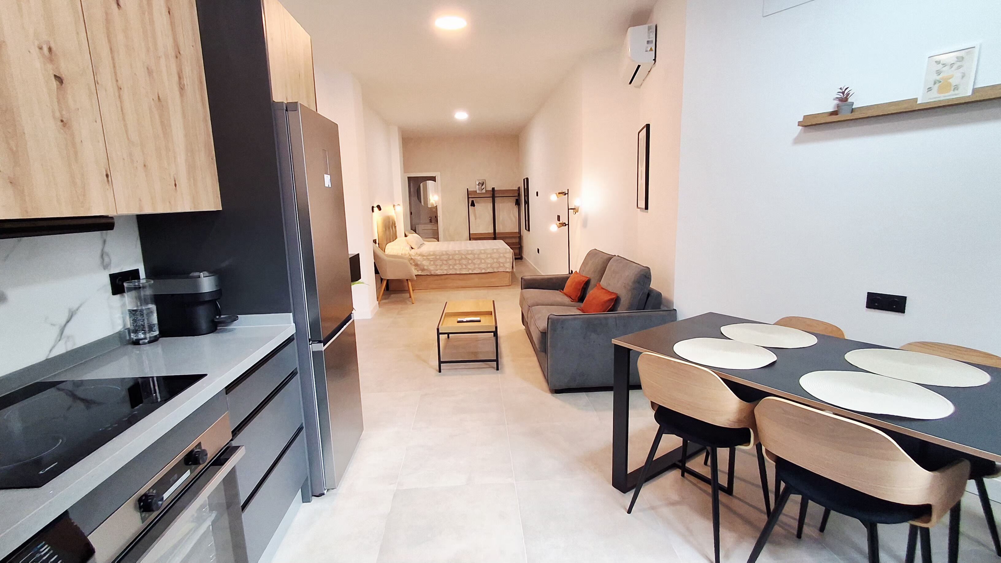1 slaapkamer, een strijkplank/strijkijzer, reisbedje, wifi