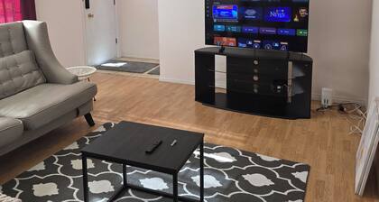 Private, Comfortable 2 badrooms Near Londonderry Mall – Free WiFi 13 to downtown
