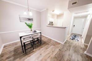 Dining - Spacious 3BR Near Downtown Dallas - Pool + Free Parking (Dallas)