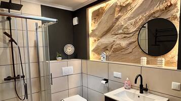 Dusche, Haartrockner, Handtücher, Seife