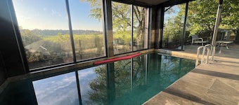 Large wooden cottage with swimming pool 4 bedrooms / 4 bathrooms and tiny house possible