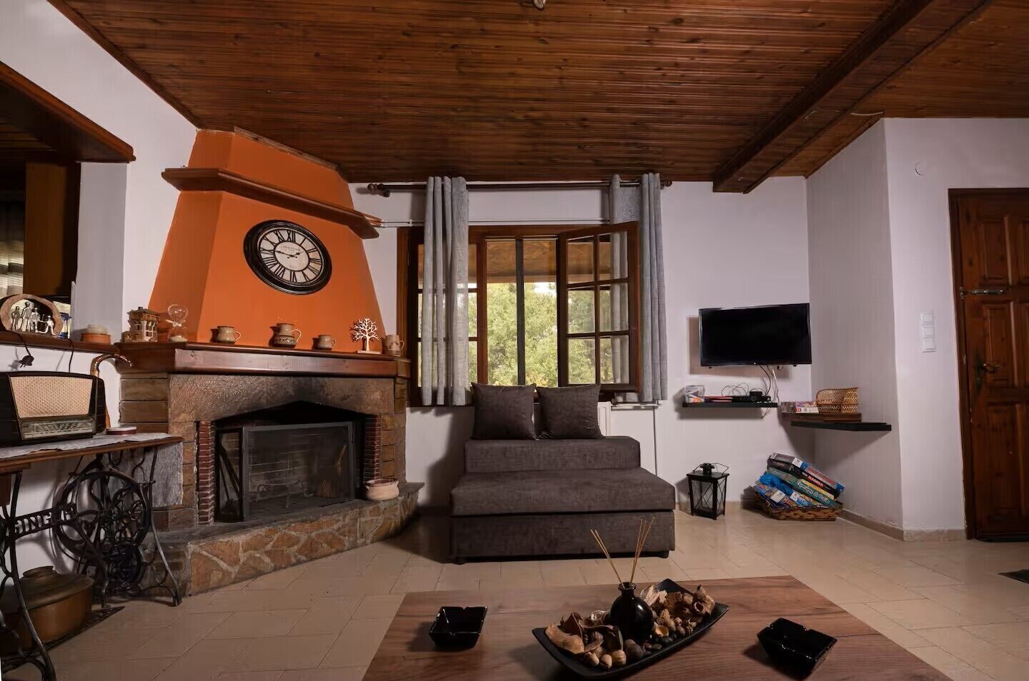Marin Holiday: Mountain Retreat With Easy Beach Access. Cozy Home 1.5km From Sea - Milos