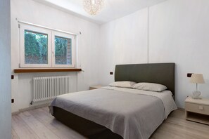 1 bedroom, bed sheets