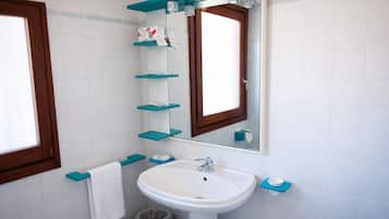 Doppelzimmer, Balkon | Badezimmer