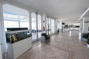 Lobby sitting area - Hotiday La Maddalena Porto (La Maddalena)