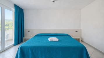 Double Room, Balcony | Minibar, in-room safe, free WiFi