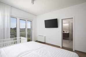 5 Schlafzimmer, Bügeleisen/Bügelbrett, Reisekinderbett, kostenloses WLAN