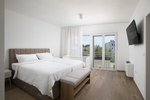 5 habitaciones, tabla de planchar con plancha y cuna de viaje 