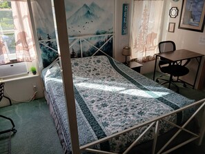 1 bedroom, iron/ironing board, WiFi, bed sheets - Spacious bedroom with attached private bathroom.  Off-street parking.  Dog yard. (The Dalles)