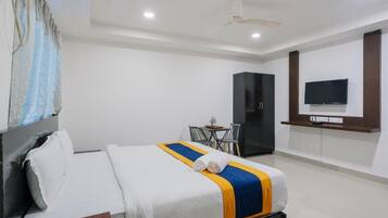Deluxe Room | Desk, laptop workspace, free WiFi