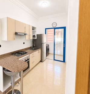 Private kitchen - Apartment in Mansouria - Swimming pool, Terrace and Ocean view (El Mansouria)