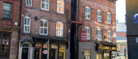 One-Bedroom Deluxe Apartment5 City Cent Manchester | Exterior