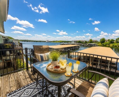 Adventure West-Lakefront 1BD/1BA/Indoor/Outdoor Pool/Hottub/Pickleball-4PP