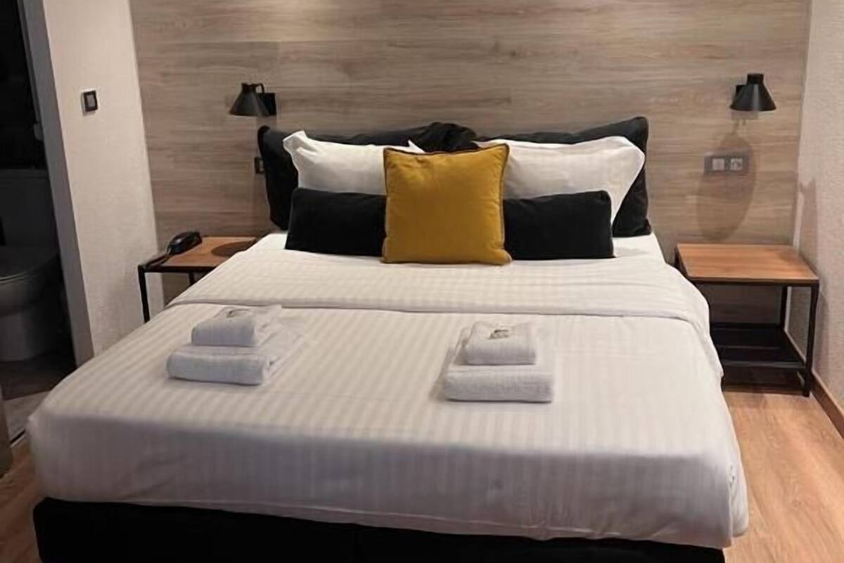 Superior-Doppelzimmer, Stadtblick | Zimmersafe, Schreibtisch, laptopgeeigneter Arbeitsplatz
