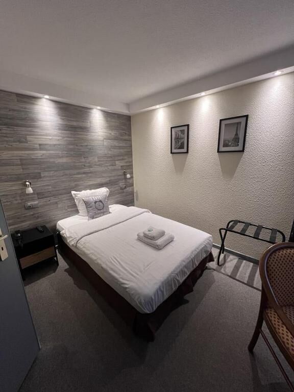 Caja de seguridad en la habitación y escritorio 