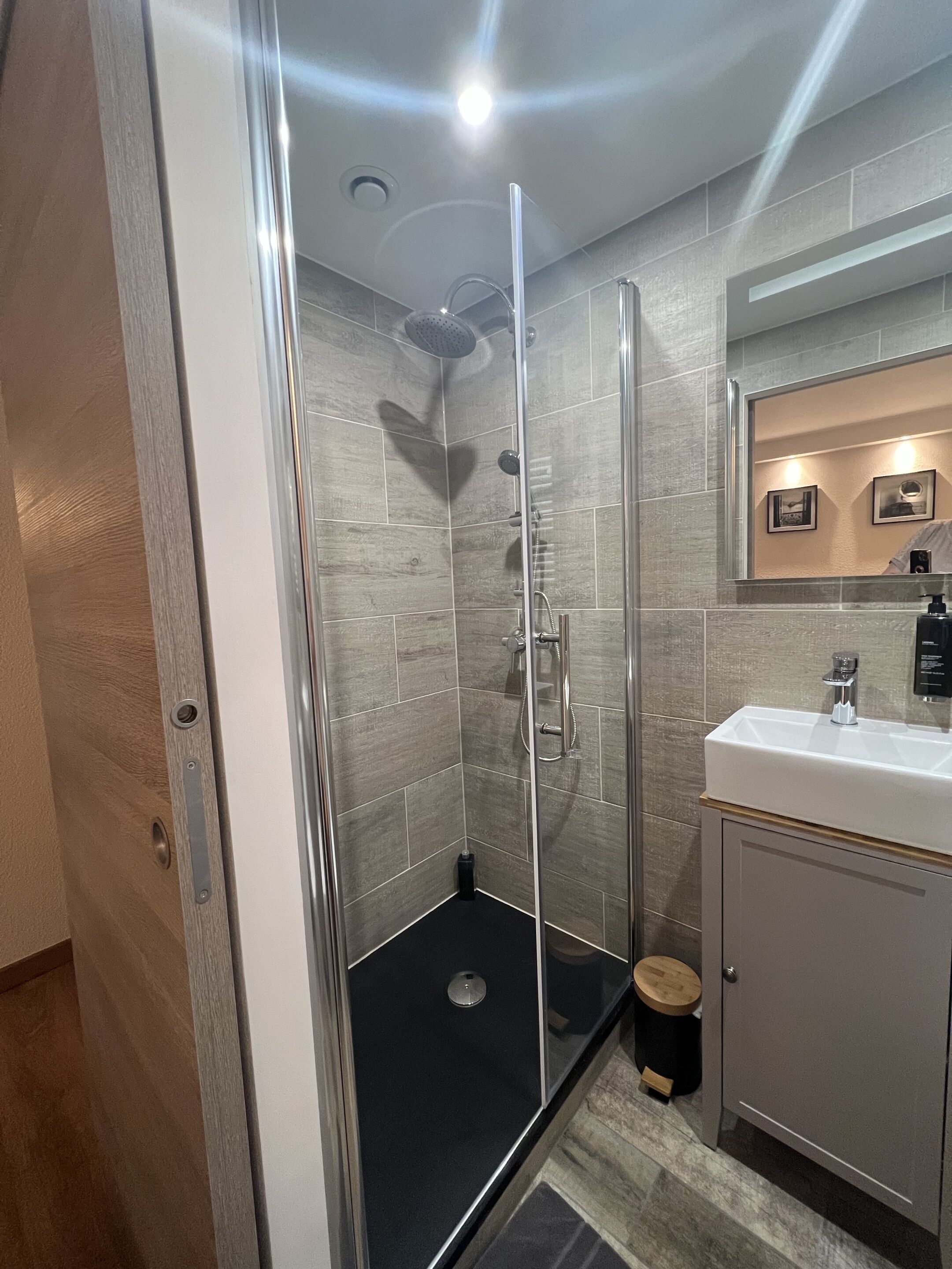 Superior-Doppelzimmer, Stadtblick | Badezimmer | Dusche, Haartrockner, Handtücher, Seife