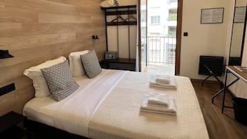 Caja de seguridad en la habitación y escritorio