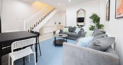 Stylish Didsbury Apartment | Walk to Station