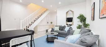 Stylish Didsbury Apartment | Walk to Station