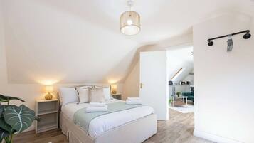 Desk, iron/ironing board, WiFi, bed sheets