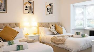 Iron/ironing board, WiFi, bed sheets