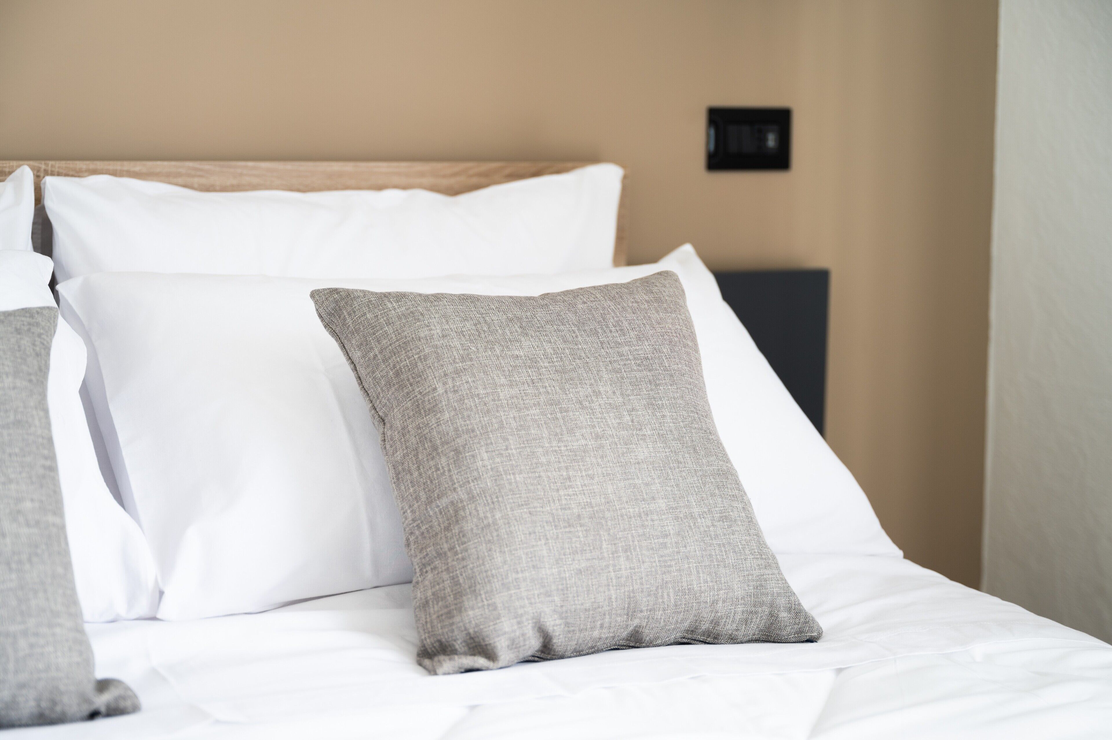 WiFi, bed sheets