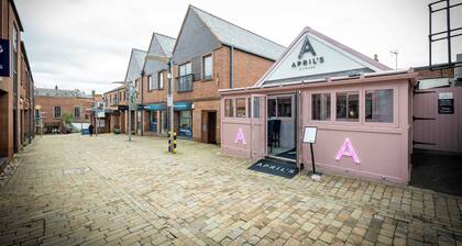 The Knutsford Loft | Central & Stylish Stay