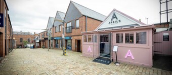 The Knutsford Loft | Central & Stylish Stay