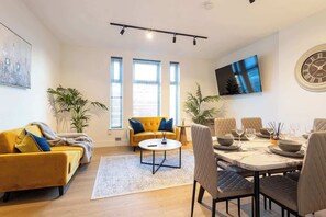 Interior - The Withington - Close To Christie & Motorway links (Greater Manchester)