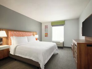 Room - 3 Sleek Rooms in Houston | Free Parking + Indoor Pool | AMC Spring 10 - 3.1  mi (Houston)