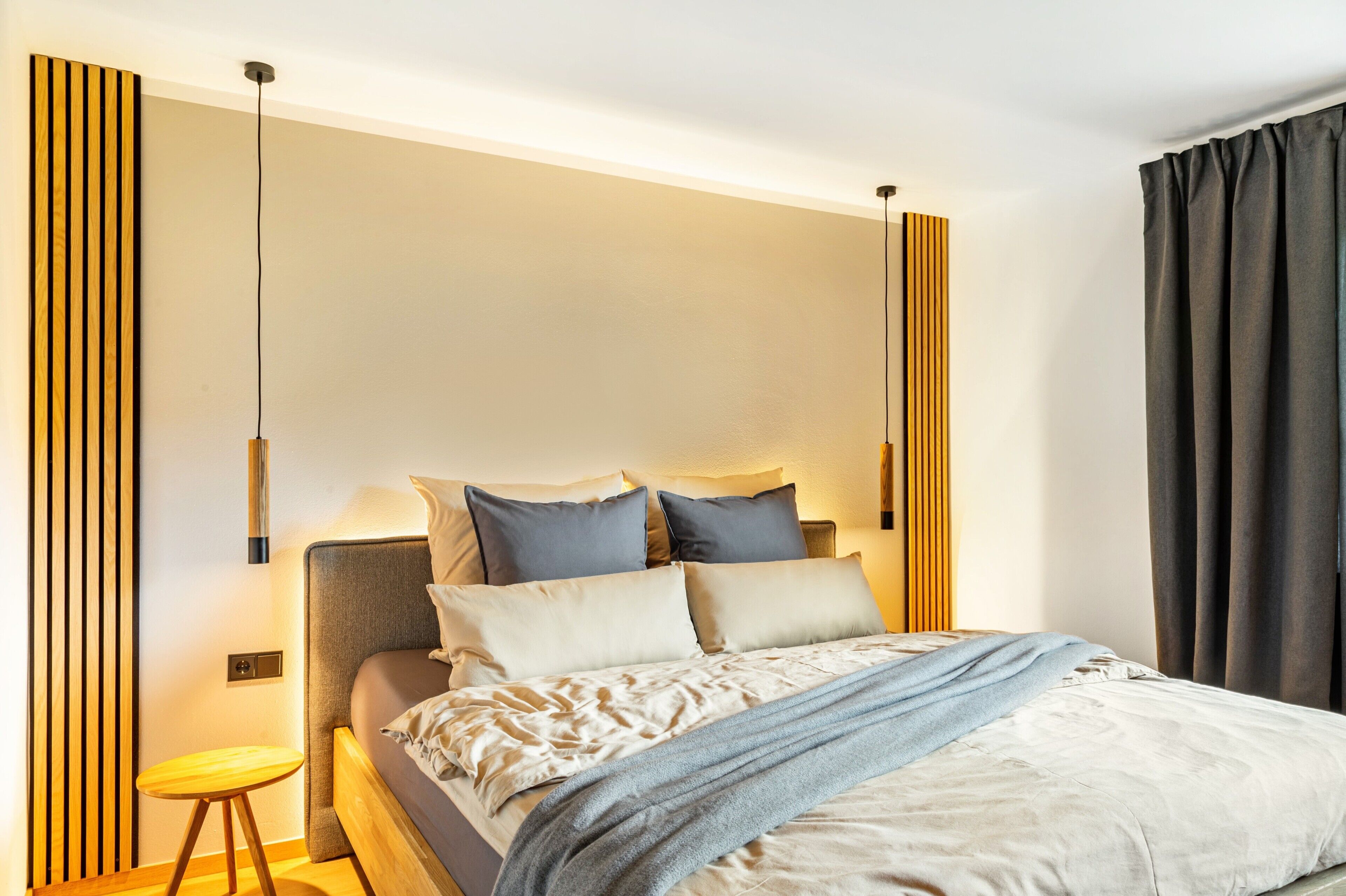 WiFi, bed sheets