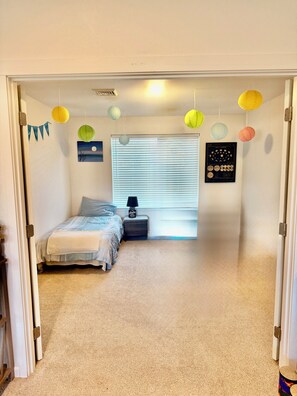 5 bedrooms, iron/ironing board, free WiFi, bed sheets - Spectacular 5-Bedroom Rambler with Pool/HotTub Combo on Acreage in Town (Bend)