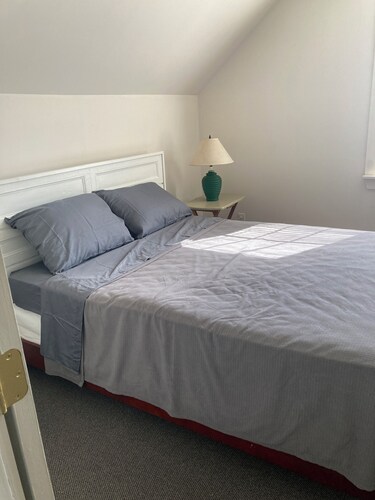 3-bedroom condo in Dresden with air conditioning and river front on the Kennebec