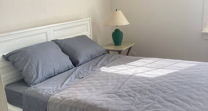 3-bedroom condo in Dresden with air conditioning and river front on the Kennebec