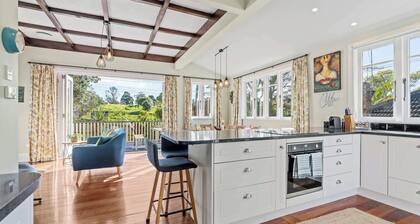 Coastal Retreat close to Devonport Beaches