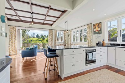Coastal Retreat close to Devonport Beaches
