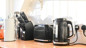 A kitchen counter with a coffee maker, knife set, and a bag of coffee. - Chelsea Loft - Stylish Sanctuary (London)