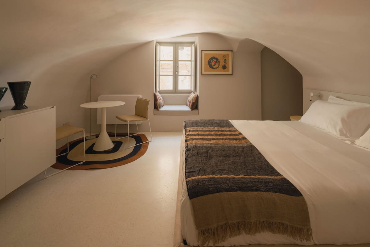 Suite – deluxe | Minibar (inkludert), safe på rommet og blendingsgardiner