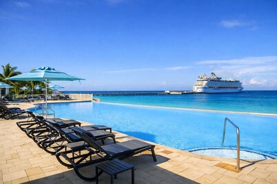 Luxury Private Island Villa w/130’ Dock