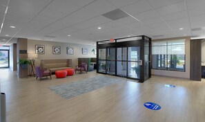 Lobby - 4 Suites Ideal for Exploring Houston Highlights | AMF Diamond Lanes - 1.5 miles (Houston)
