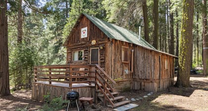 Historic Kelley Cabin at Camp Layman | Romantic Riverside Escape for Two
