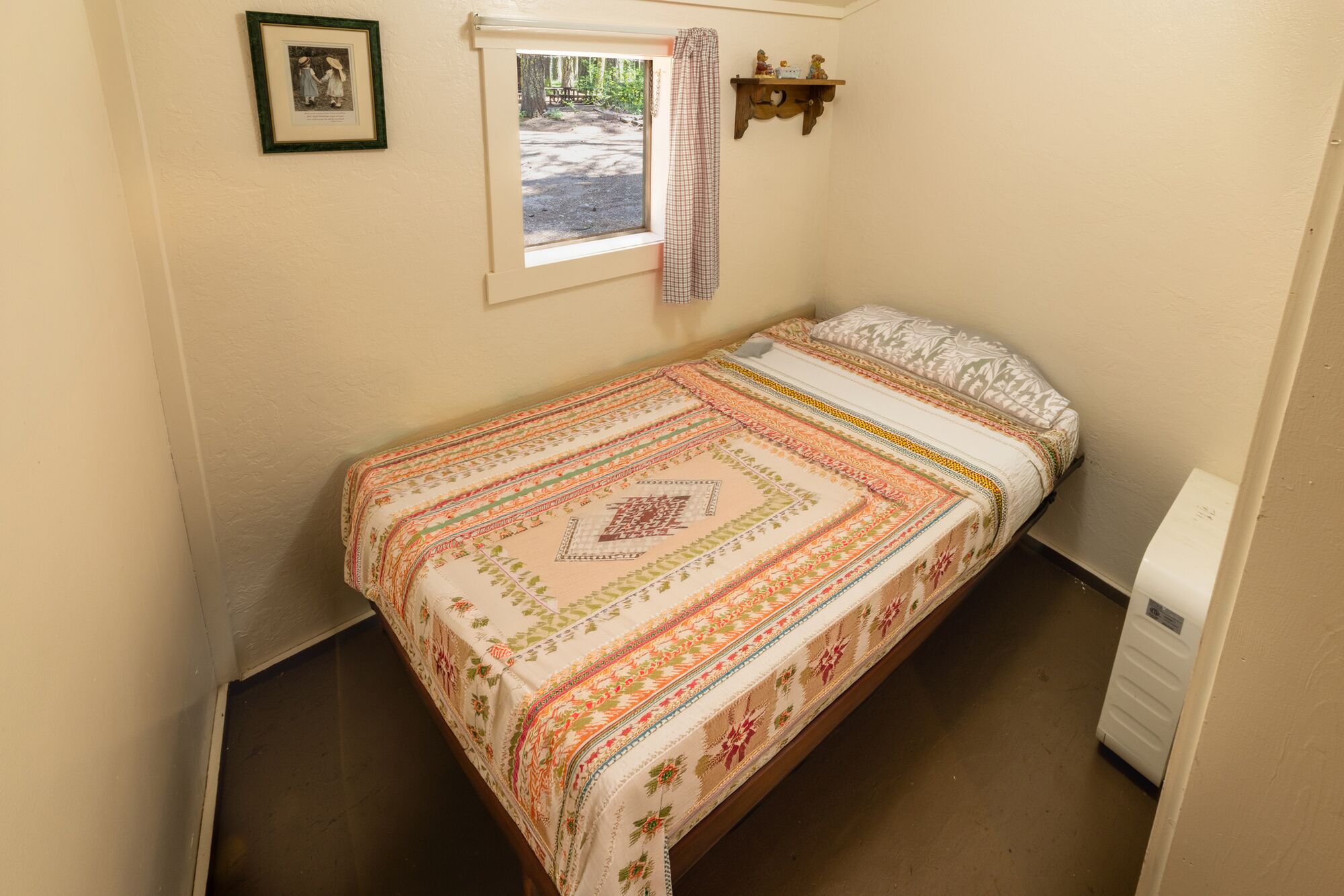 WiFi, bed sheets