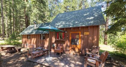 Elevated Eagle’s Nest Cabin at Camp Layman | Spacious Mountain Overlook