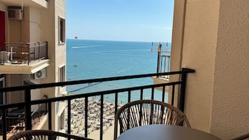 Deluxe Studio, Balcony, Sea View | Outdoor dining