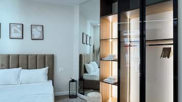 Deluxe Studio, Balcony, Sea View | Blackout drapes, iron/ironing board, free WiFi