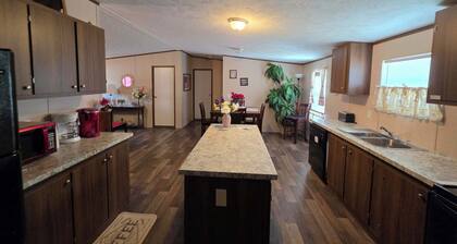 2-bedroom mobile home a minute off the Suncoast Parkway. Comfy and cozy!