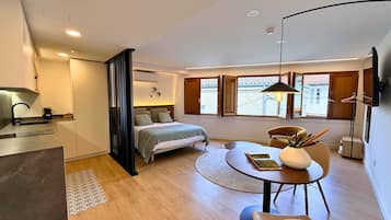 In-room safe, iron/ironing board, travel crib, free WiFi