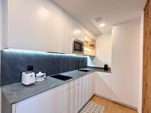 Coffee/tea maker, fridge, microwave, oven - YourHouse O Foxo apartment (Allariz)